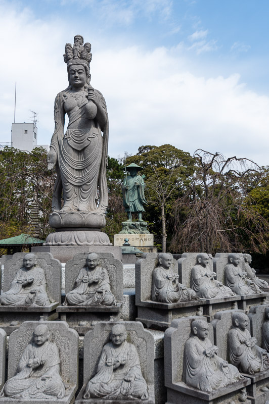 霊場と弘法大師立像