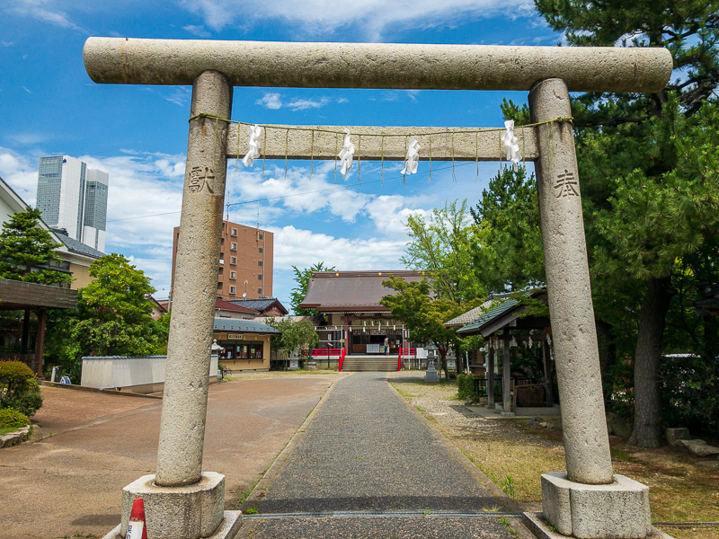 三社神社の鳥居
